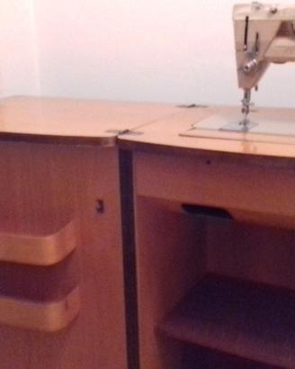 Macchina da cucire Singer anni '60 con mobile