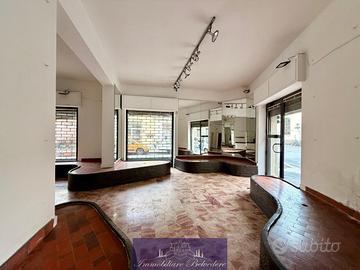 Oltre 3 vetrine a Firenze