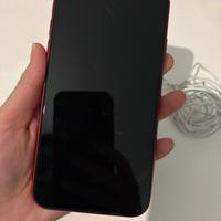 iPhone 11 64GB Rosso con cover e auricolari