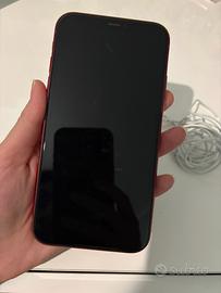 iPhone 11 64GB Rosso con cover e auricolari