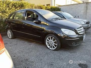 Mercedes Classe B W245 Demolita - Per Ricambi