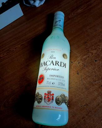 Lampada a muro bacardi rum piccole crepe