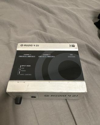 Native instruments audio 4