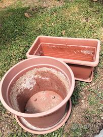 Vasi per fiori in plastica con sottovasi