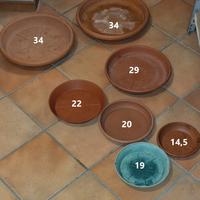 Sottovasi e vasi di plastica
