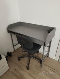 Scrivania IKEA HAUGA come nuova+Sedia