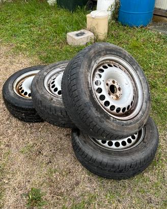 Gomme 225/60/16