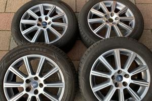 Cerchi in lega Ford Galaxy con gomme estive Nokian