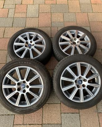 Cerchi in lega Ford Galaxy con gomme estive Nokian