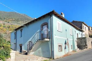 CASA SEMINDIPENDENTE A SERRONE