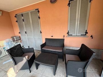 Salotto da giardino effetto rattan 4 pezzi