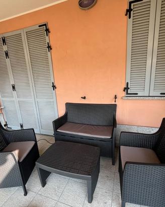 Salotto da giardino effetto rattan 4 pezzi