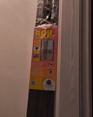 Zanzariera a rullo magnetica per porte