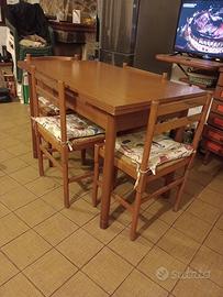 Tavolo legno e sedie
