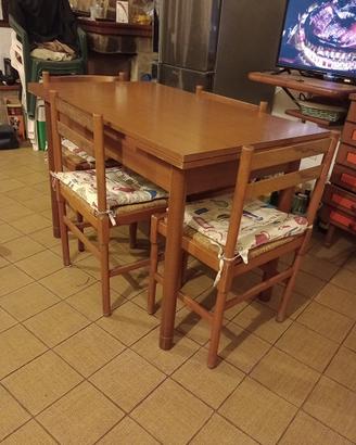 Tavolo legno e sedie