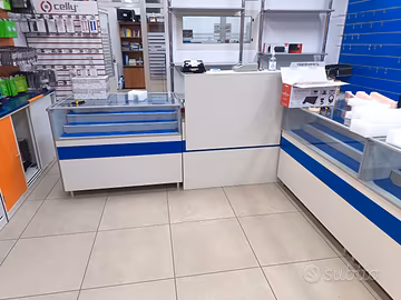 Arredamento negozio telefonia