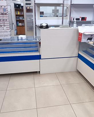 Arredamento negozio telefonia