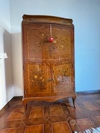 Mobile in legno intagliato dell’800