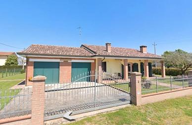 Villa indipendente con giardino e doppio garage