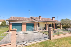 Villa indipendente con giardino e doppio garage
