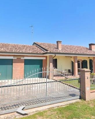 Villa indipendente con giardino e doppio garage