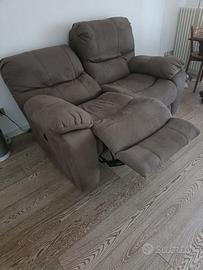 divano con relax elettrico