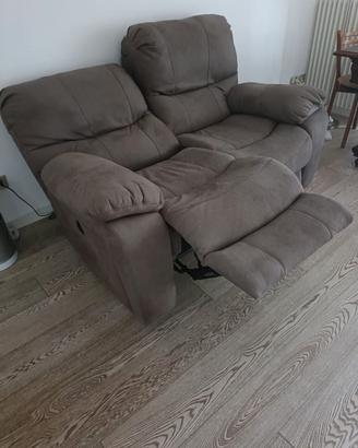 divano con relax elettrico