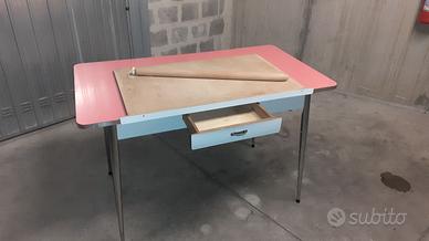 Tavolo vintage ROSSO e consegna Bologna