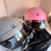 Due caschi jet MPH rosa e grigio