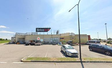 Immobile di 1800 m² con 1 locale a Giacciano con B