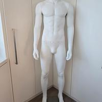 Manichino uomo esposizione abbigliamento negozio 