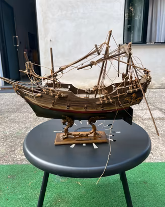 Antico modello navale veliero in legno nave