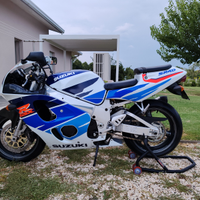 Suzuki 750 gsxr srad 1996