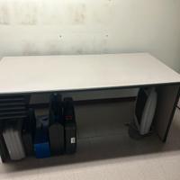 Scrivania e armadietti