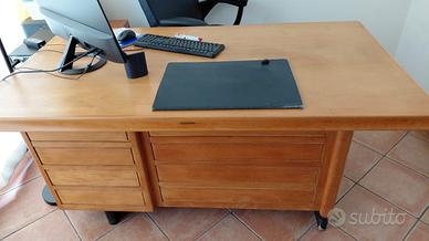 Scrivania antica in legno