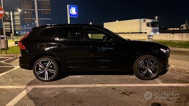 Volvo XC60 b4 R-design awd - gancio traino