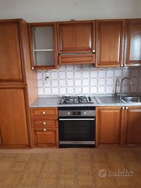 Trilocale parzialmente arredato