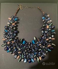 collana statement artigianale con perle blu, verdi