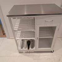 tavolo porta vino bottiglie e bicchieri