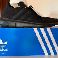Scarpe Adidas Swift Run Originals nere NUOVE