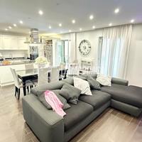 TRILOCALE RISTRUTTURATO CON BOX E POSTO AUTO