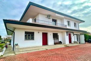 Spazi generosi e indipendenza: villa tricamere ...