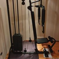 attrezzatura palestra, panca, dischi, bilanciere