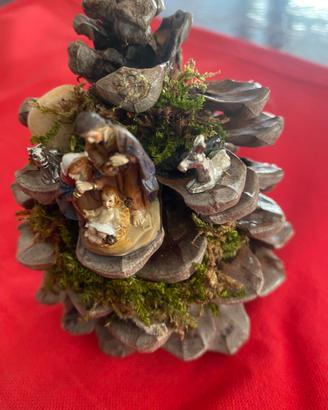 Presepe sacra famiglia artigianale,su pigna