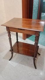 tavolino in legno con ribalta