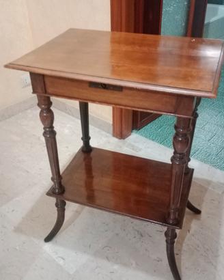 tavolino in legno con ribalta