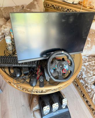 Setup Logitech con volante, pedaliera e monitore