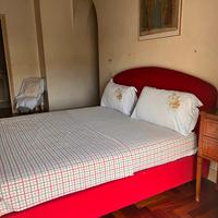 Letto matrimoniale tessuto rosso