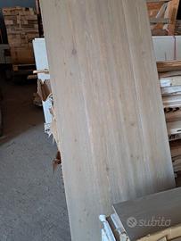 Pavimentazione tipo Parquet, porte e finestre