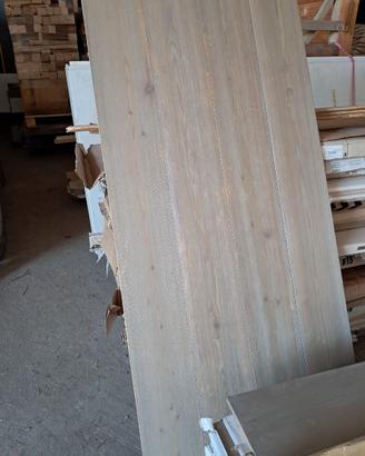 Pavimentazione tipo Parquet, porte e finestre